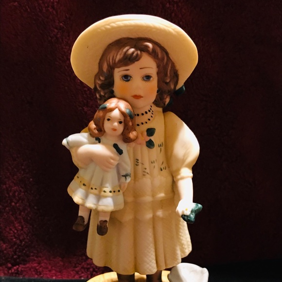 Jan Hagara's Figurine "Emily" 1984-85 Edition - Picture 1 of 4